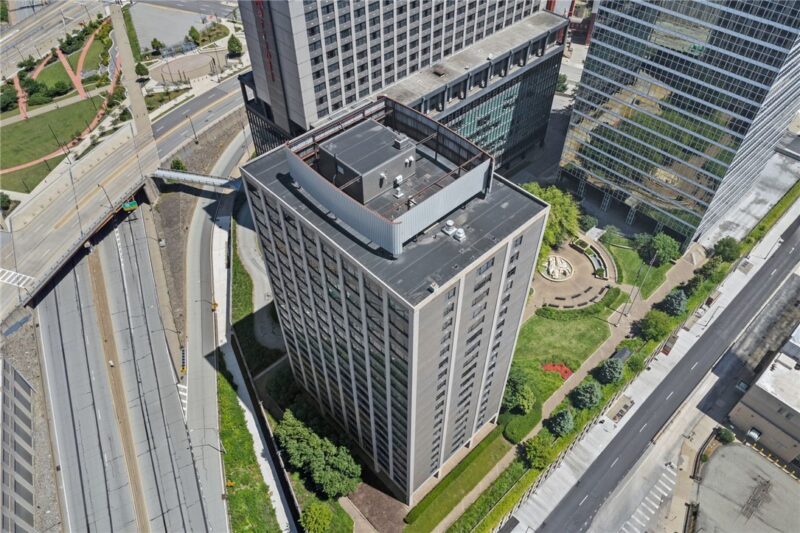 112 Washington Pl 18C — photo 3