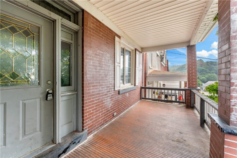 362 Kenney Ave — photo 3