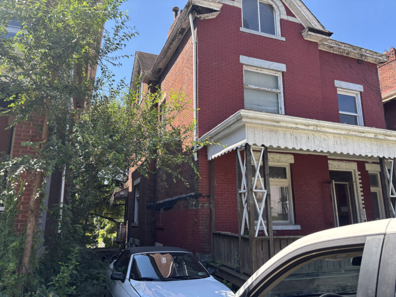 422 Charles STREET — photo 3