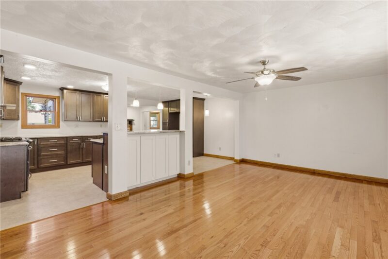 617 Stewart St — photo 4