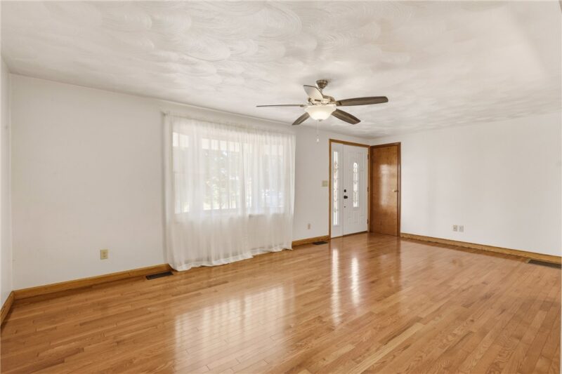 617 Stewart St — photo 5