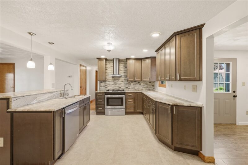 617 Stewart St — photo 7