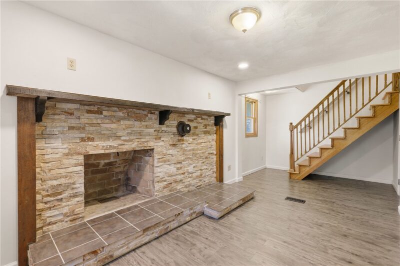 617 Stewart St — photo 8