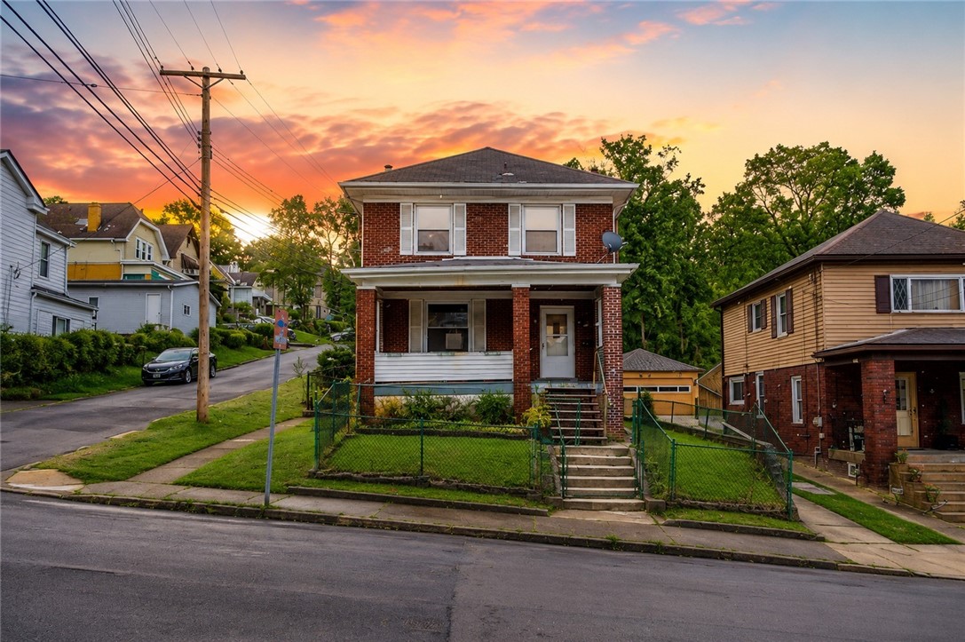 401 Lorenz Ave — photo 1
