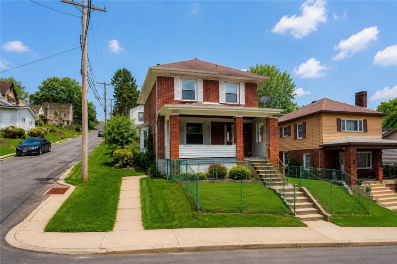 401 Lorenz Ave — photo 2