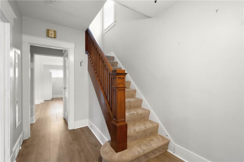 401 Lorenz Ave — photo 5
