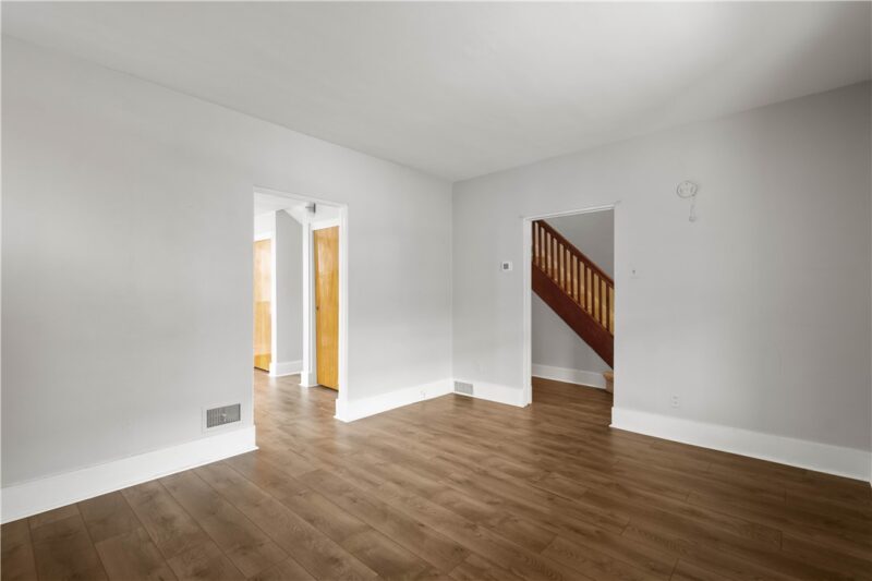 401 Lorenz Ave — photo 8