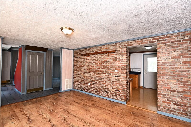 43 Woodhill Dr — photo 2