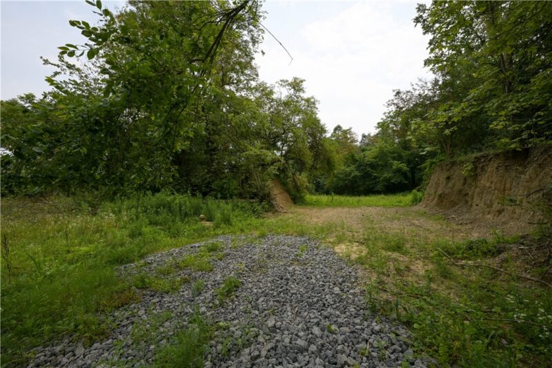 610 Valley Rd — photo 8