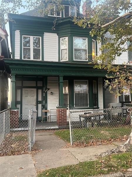 220 Langley Avenue — photo 1