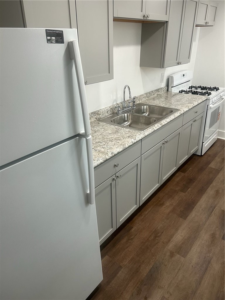 220 Langley Avenue — photo 2