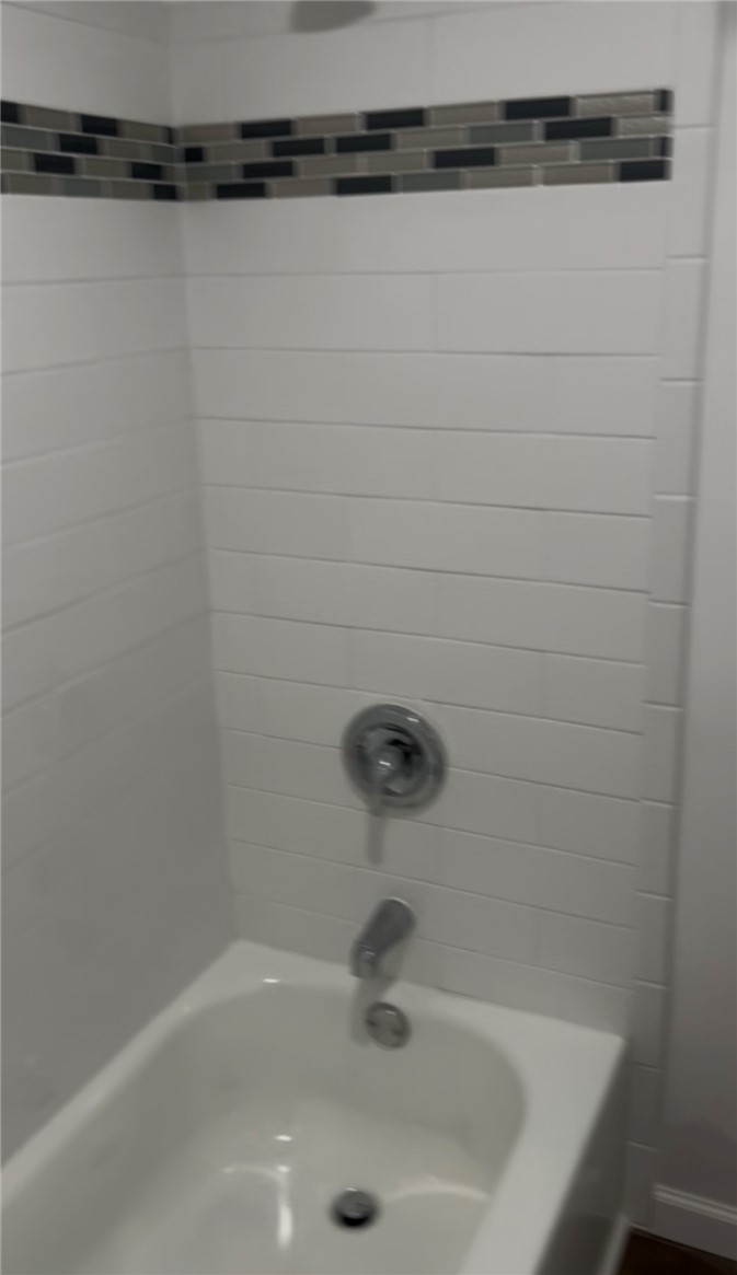 220 Langley Avenue — photo 4