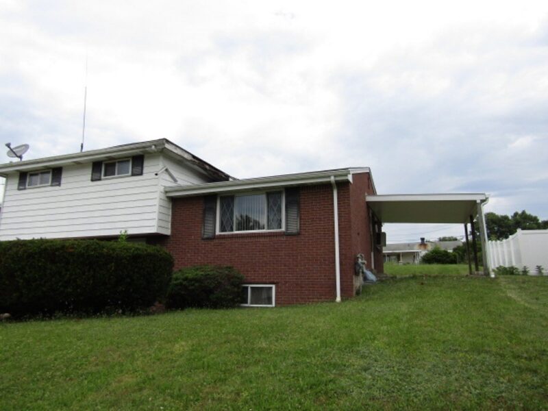 403 Oak Ave — photo 2