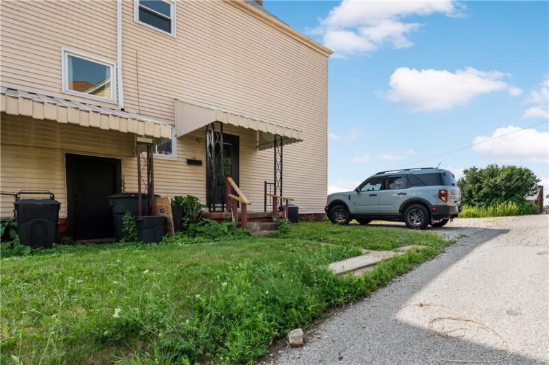 102 STEWART AVE — photo 3