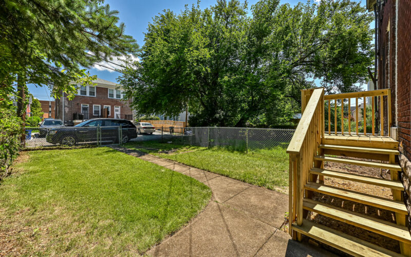 528 N St Clair STREET — photo 4