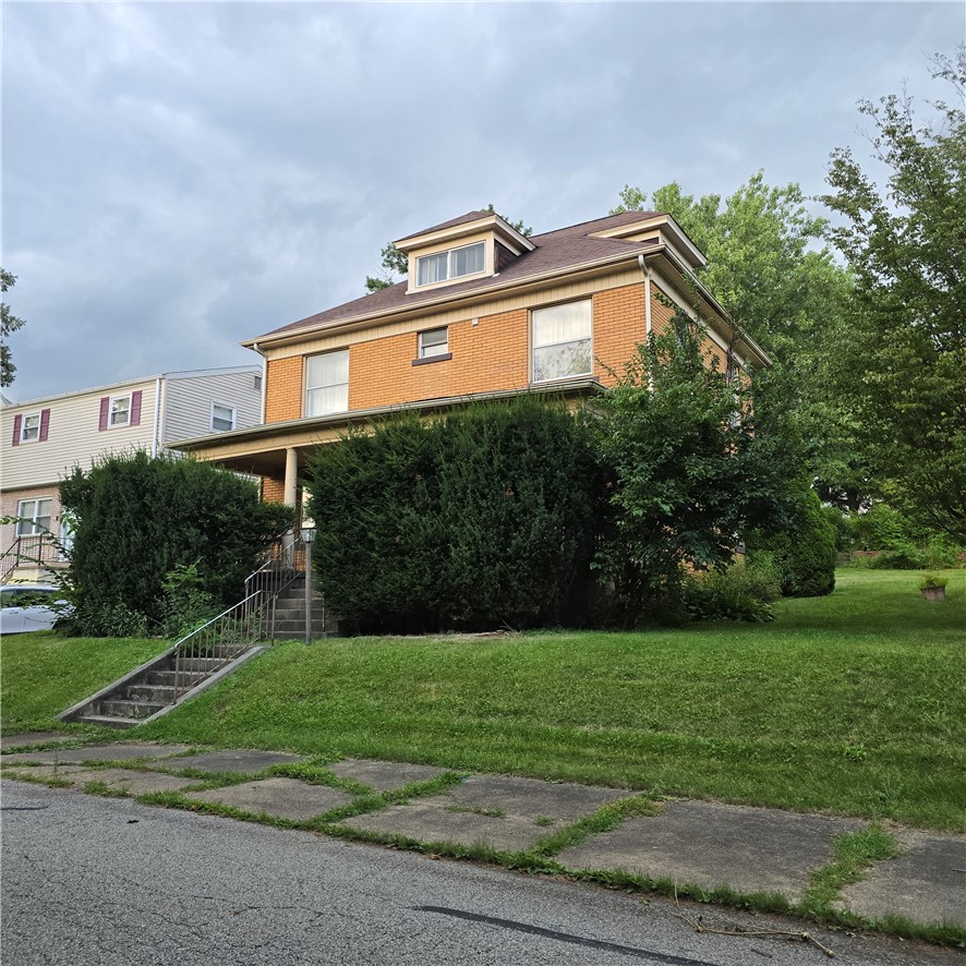 222 Lawrence Ave — photo 1