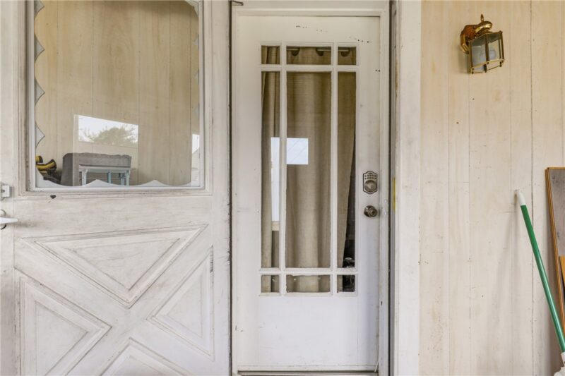 214 W Vine St — photo 2