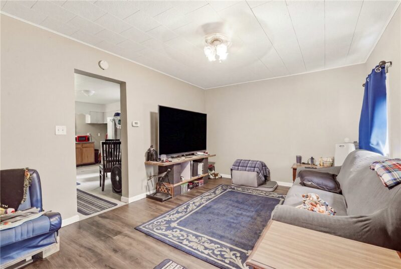 214 W Vine St — photo 4