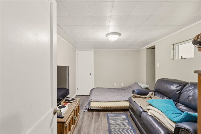 214 W Vine St — photo 8