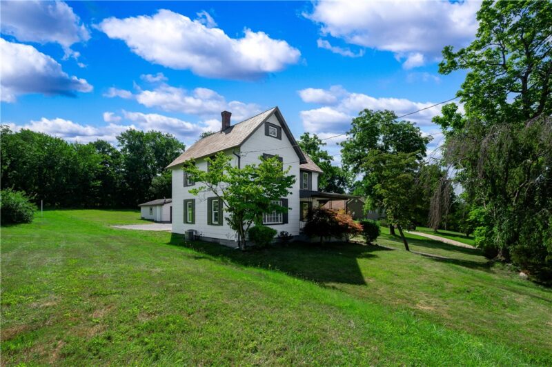 2748 Tamarack Drive — photo 3