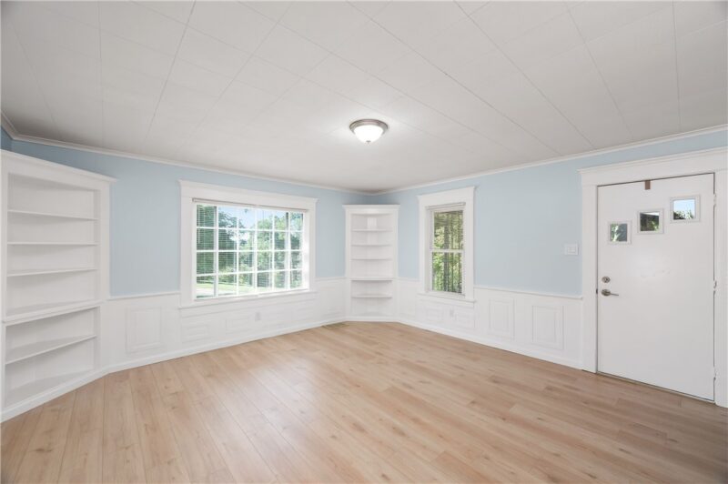 2748 Tamarack Drive — photo 7