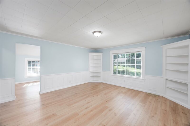 2748 Tamarack Drive — photo 8