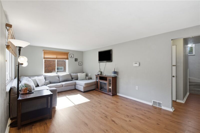 225 Bernardi Dr — photo 3