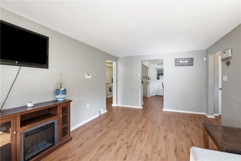 225 Bernardi Dr — photo 5