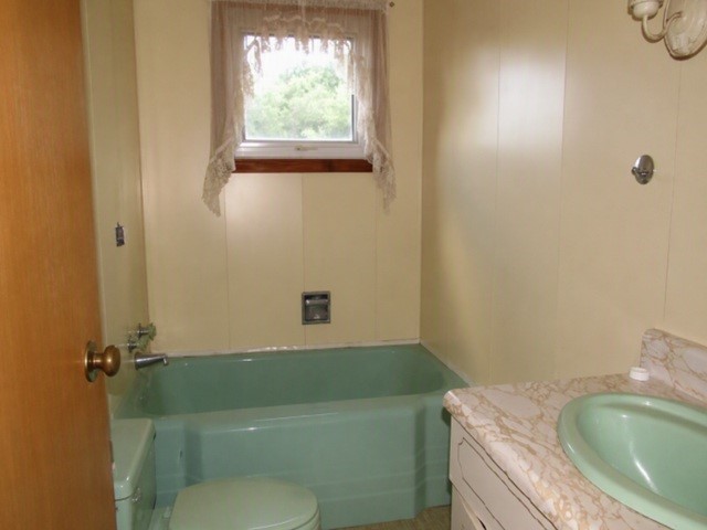 2345 Locust St — photo 8