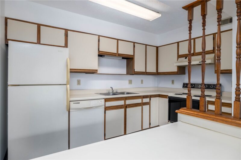 820 S Main St 303 — photo 5