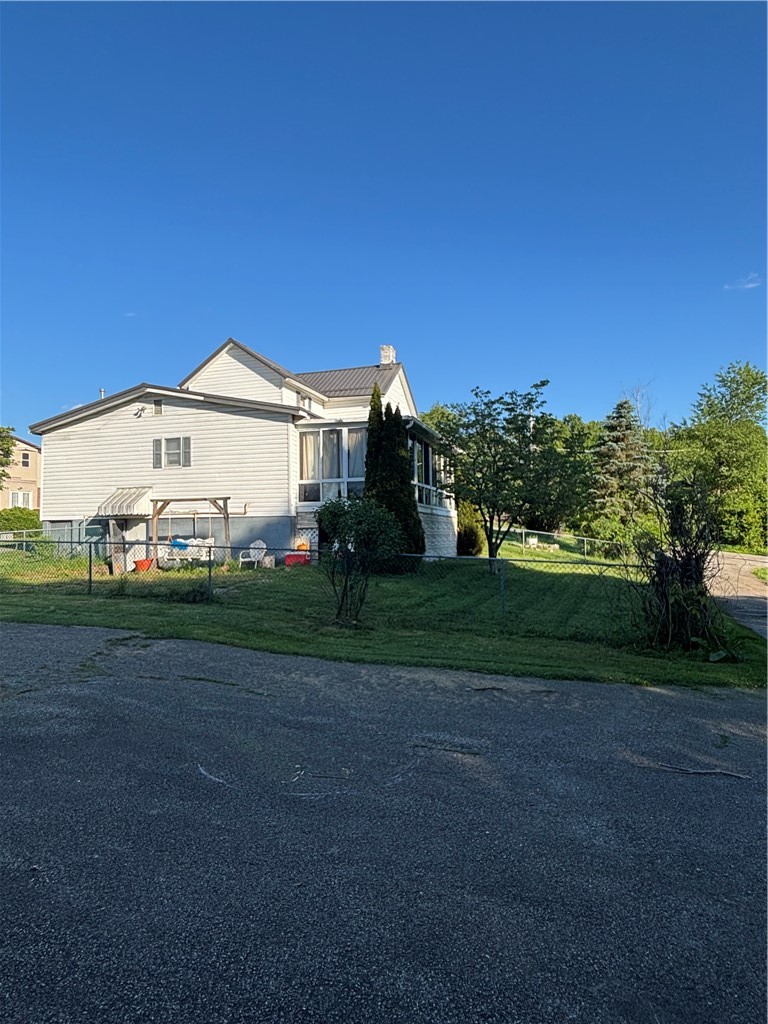 136 Hatfield Rd — photo 4