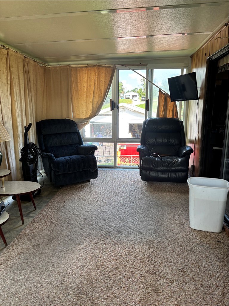 136 Hatfield Rd — photo 8