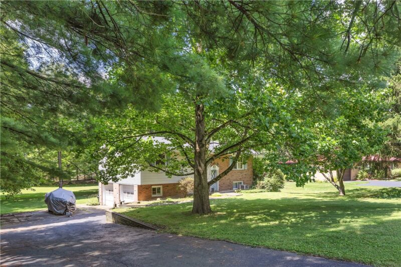 161 Margaret Dr — photo 2