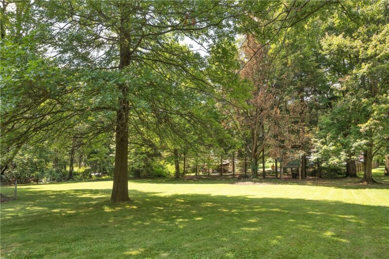 161 Margaret Dr — photo 3