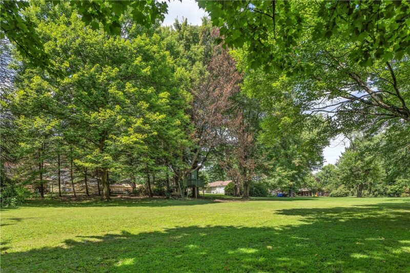 161 Margaret Dr — photo 6
