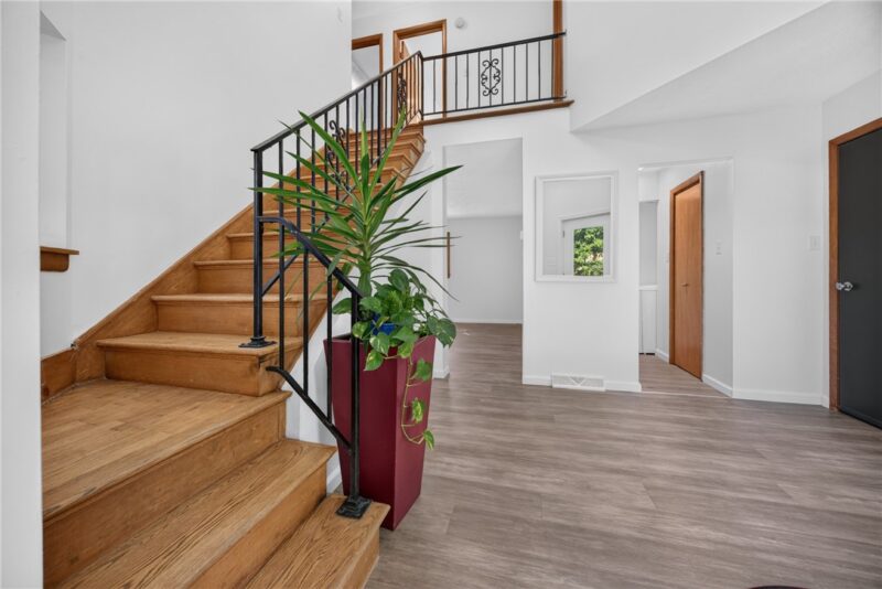 540 Lisa Dr — photo 6