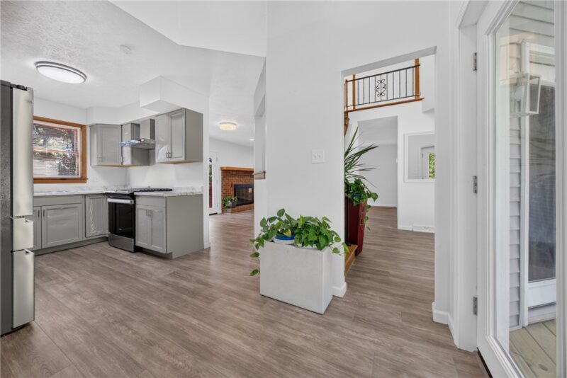 540 Lisa Dr — photo 8