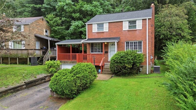 233 Macfarlane Dr — photo 3