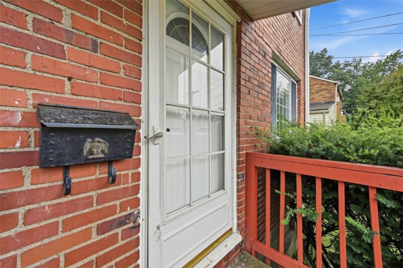 233 Macfarlane Dr — photo 4