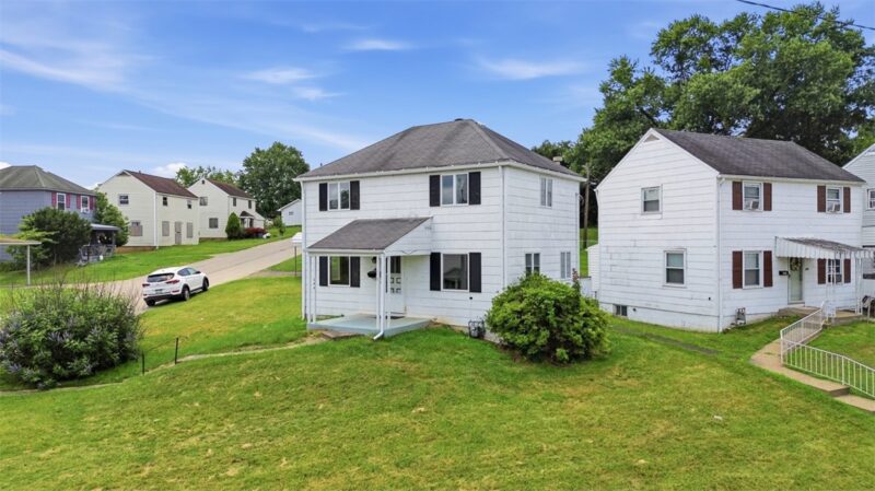 544 Thompson Ave — photo 3
