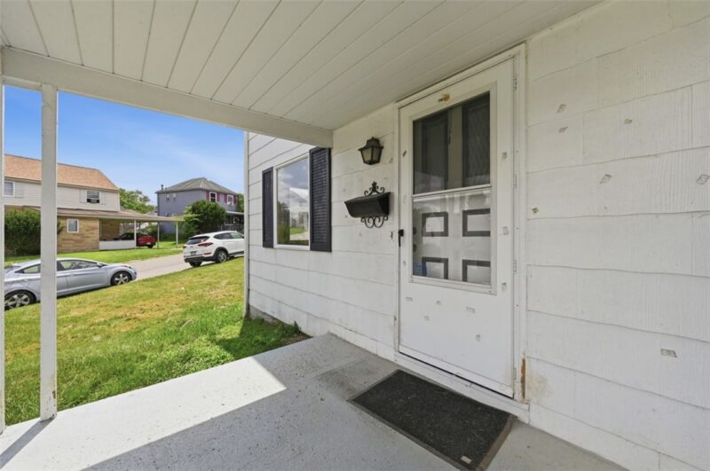 544 Thompson Ave — photo 6