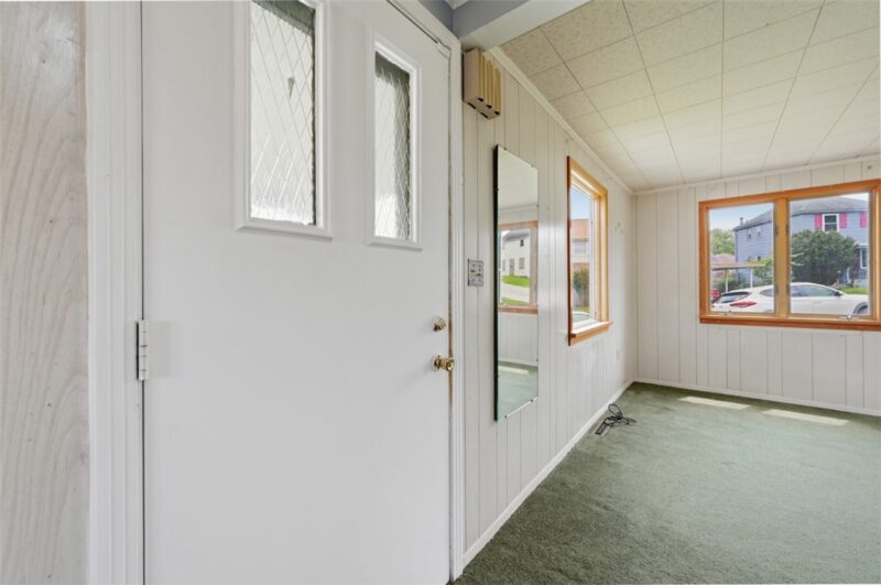 544 Thompson Ave — photo 7