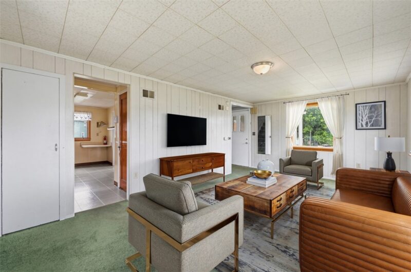 544 Thompson Ave — photo 8