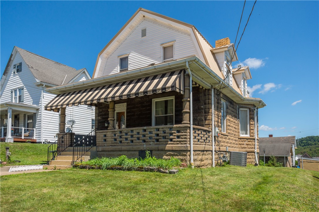 212 Center Ave — photo 1