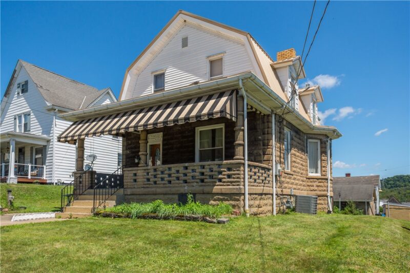 212 Center Ave