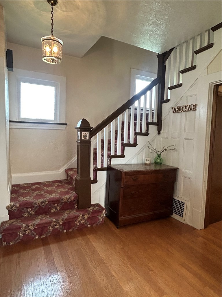 212 Center Ave — photo 6