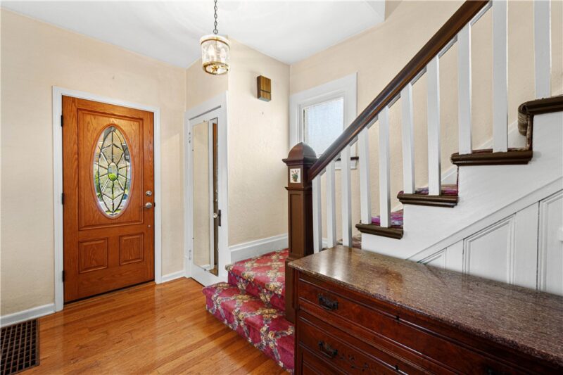212 Center Ave — photo 8