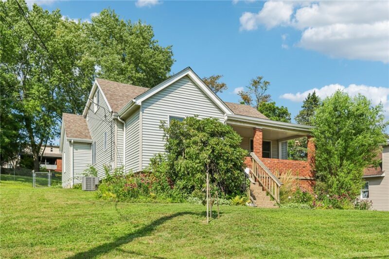 221 Rosecrest Dr — photo 2