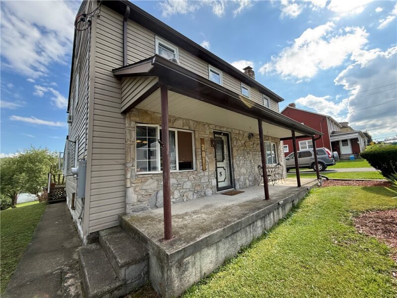 281 School Ave — photo 3