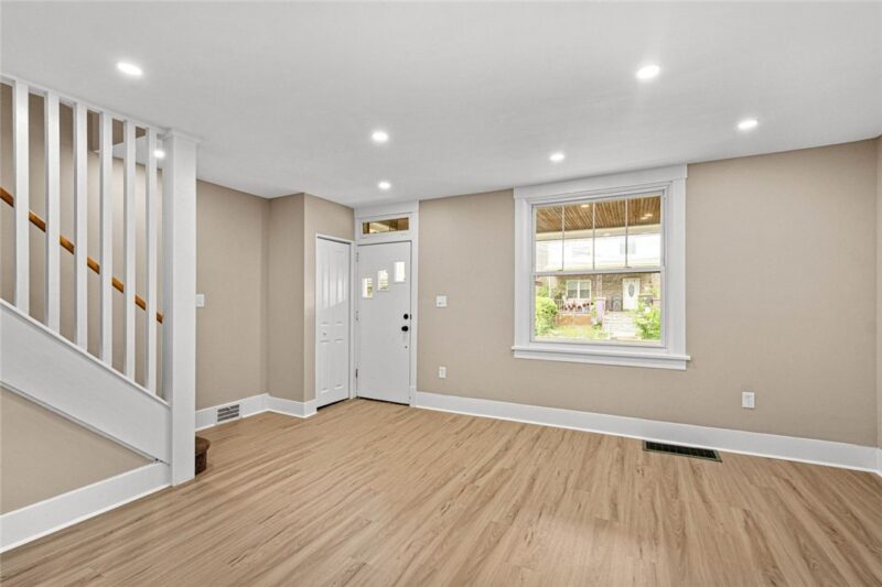 1459 Kelton Avenue — photo 2